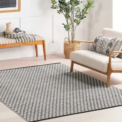Black and Ivory Dainty Diamond Area Rug, 4x6