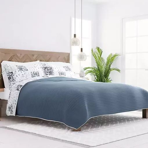 Blue Patchwork Reversible 3-pc. King Quilt Set