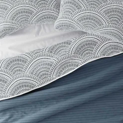 Blue Scalloped Reversible 3-pc. Queen Quilt Set