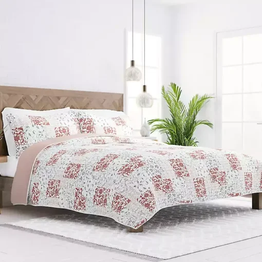 Blush Patchwork Reversible 3-pc. Queen Quilt Set