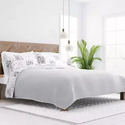 Gray Patchwork Reversible 3-pc. Queen Quilt Set