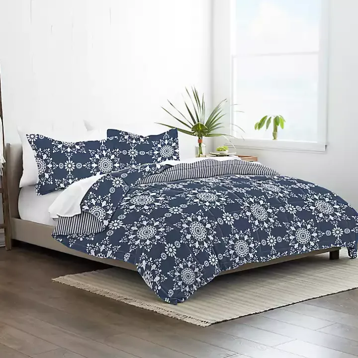Navy Daisy Medallion Queen 3-pc. Comforter Set
