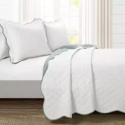 White and Blue Scallop 3-pc. King Quilt Set