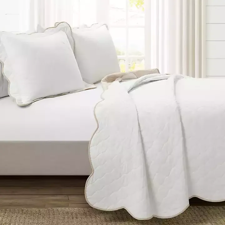 White and Tan Scallop 3-pc. King Quilt Set