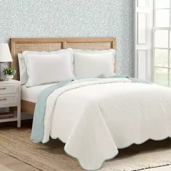 White and Teal Scallop 3-pc. Full/Queen Quilt Set
