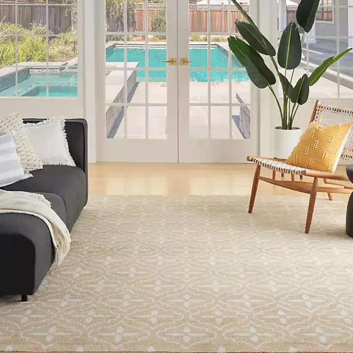 Beige & Ivory Quatrefoil Indoor/Outdoor Rug, 8x10