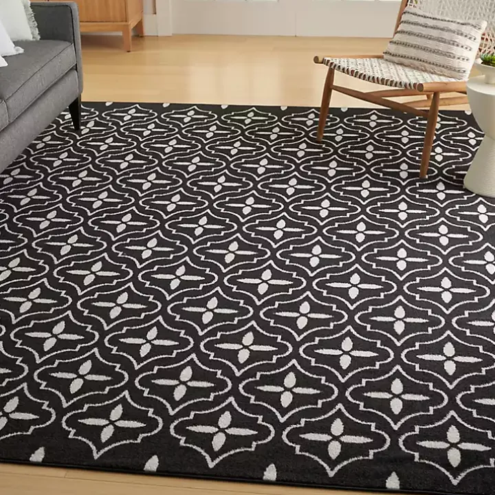 Black & Ivory Quatrefoil Indoor/Outdoor Rug, 5x7