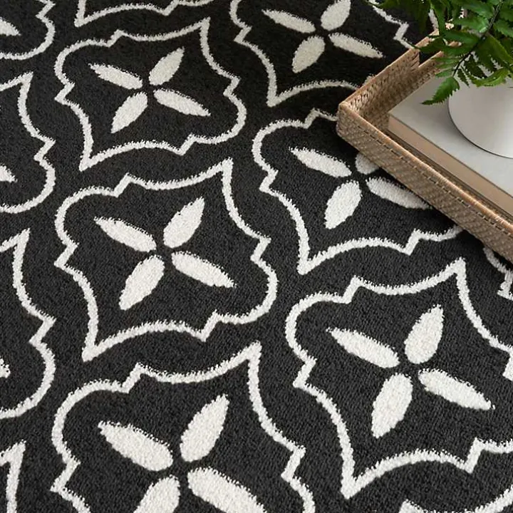 Black & Ivory Quatrefoil Indoor/Outdoor Rug, 5x7