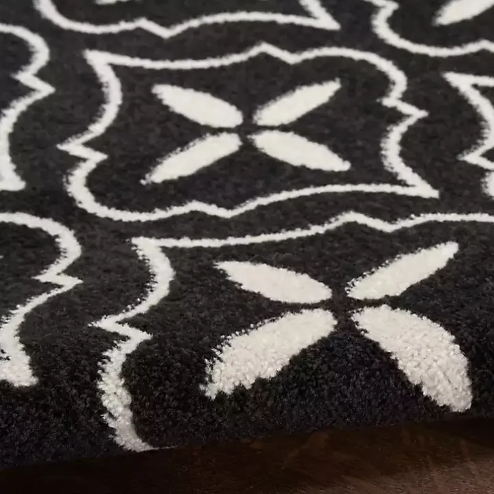 Black & Ivory Quatrefoil Indoor/Outdoor Rug, 5x7