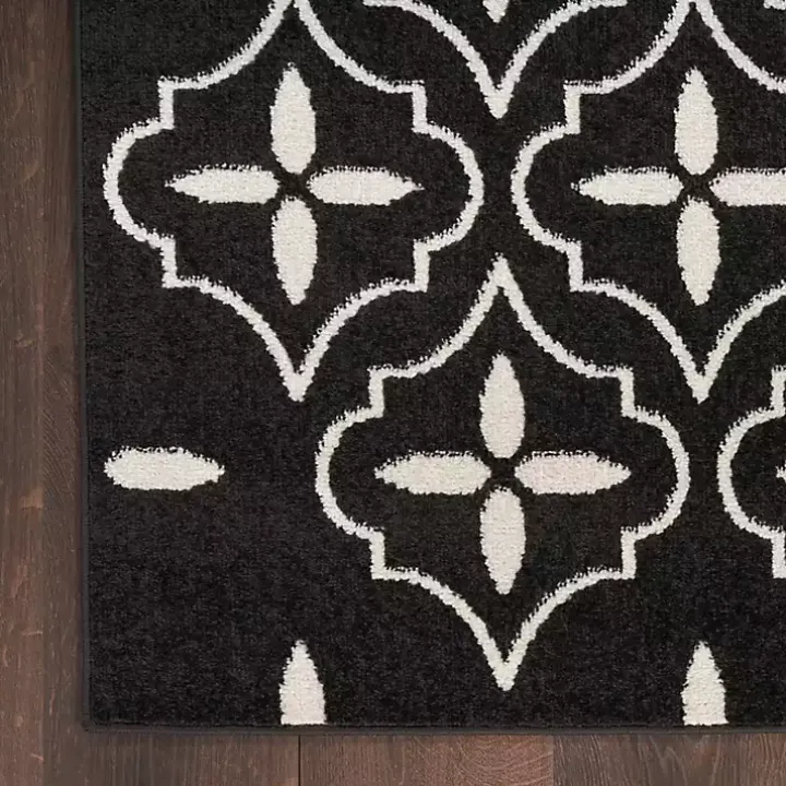 Black & Ivory Quatrefoil Indoor/Outdoor Rug, 5x7