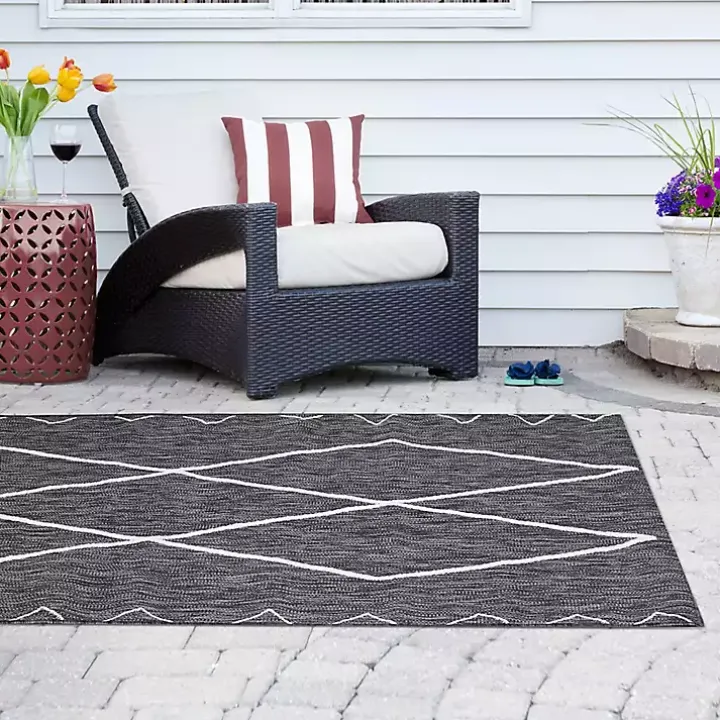 Gray Connected Diamond Outdoor Area Rug, 8x10