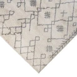 Ivory Geometric Runner