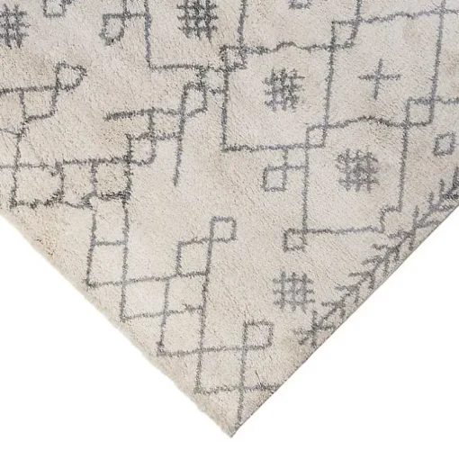 Ivory Geometric Runner