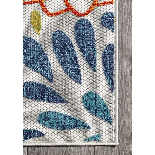 Multicolor Burst Indoor/Outdoor Area Rug, 5x8