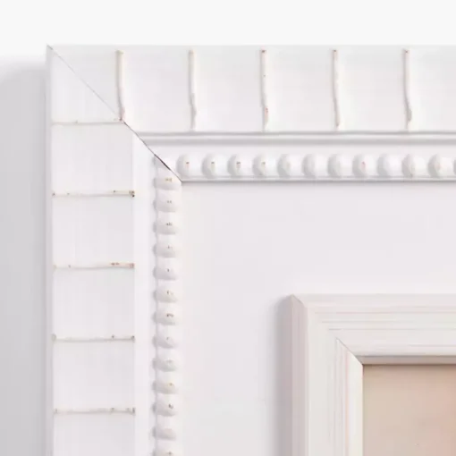 White Scalloped Edge Collage Frame
